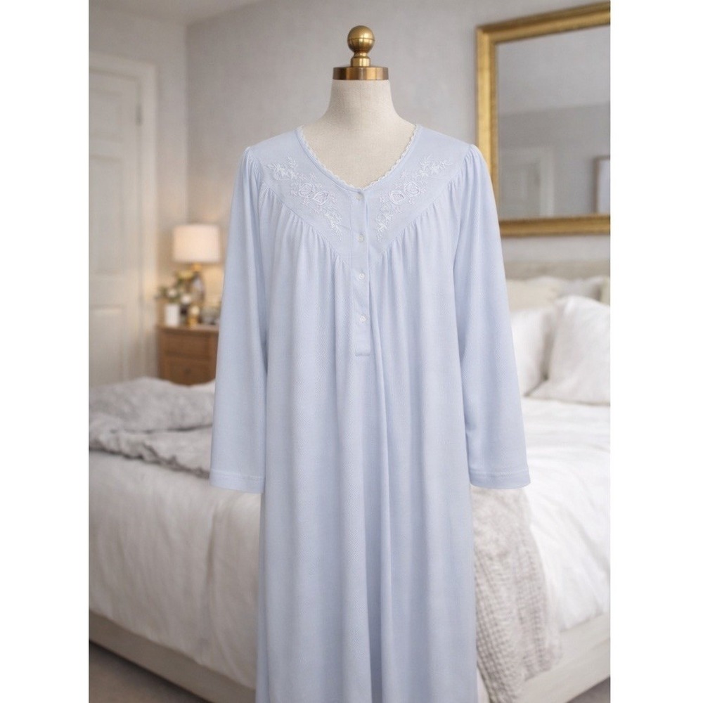 Miss Elaine Nightgown Gown Buttons Lace Trim Light Blue Soft Comfort Size Small